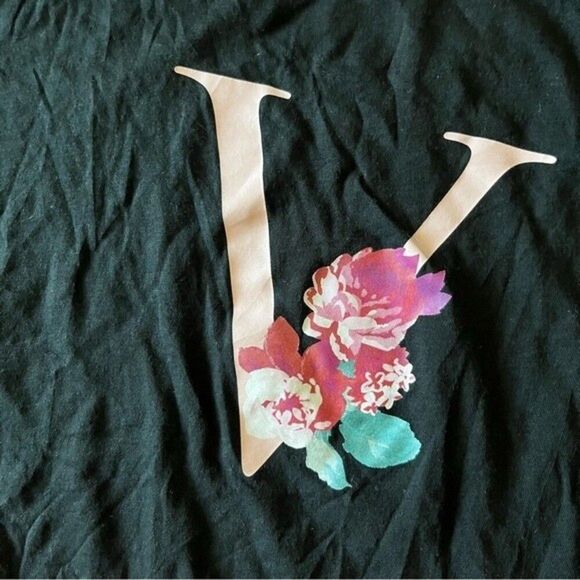 VICTORIA’S SECRET Short Sleeve Graphic Tee Shirt Size Medium - Picture 2 of 4